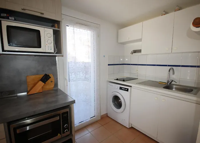 4 Couchages Terrasse Sud Parking Piscine Commune Dans Securisee A 200m De La Lrma34 Portiragnes